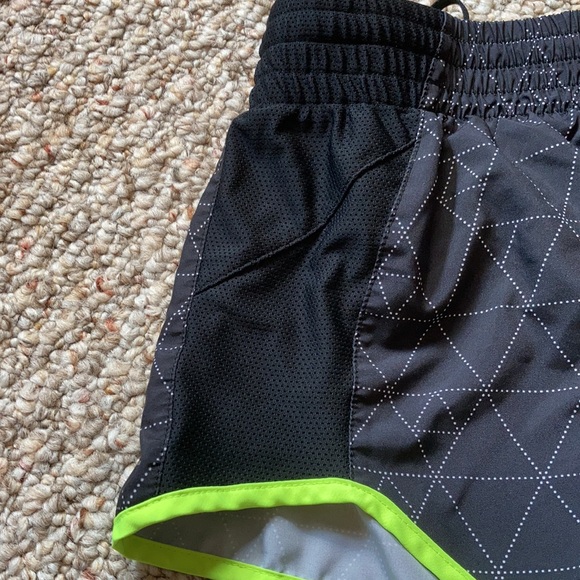 Nike Dri-Fit women’s running athletic shorts - Picture 11 of 11